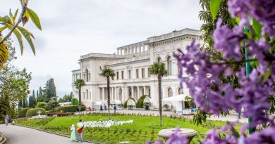 Экскурсии в Воронцовский дворец из Алушты 2024