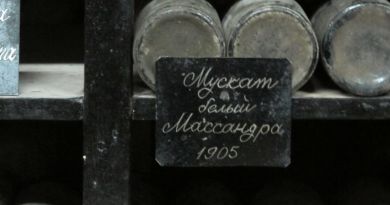 Визуальное знакомство с локацией: винодельческий комбинат «Массандра»