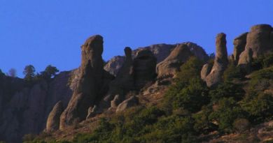 Экскурсии в Демерджи (Долина приведений) из Алушты 2019 Экскурсии в Демерджи (Долина приведений) из Алушты 2019